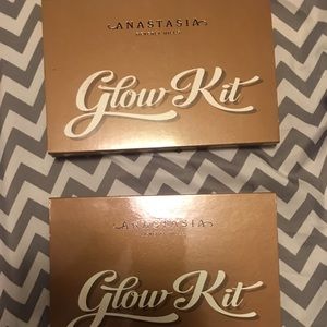Anastasia Beverley hills glow kit