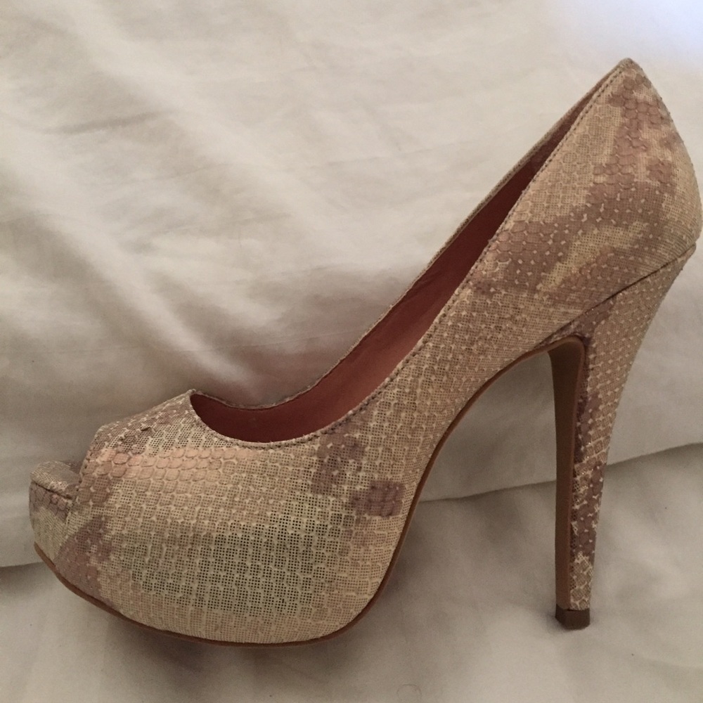 Vince  Camuto Platform heels