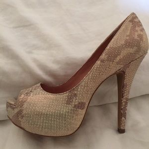 Vince  Camuto Platform heels