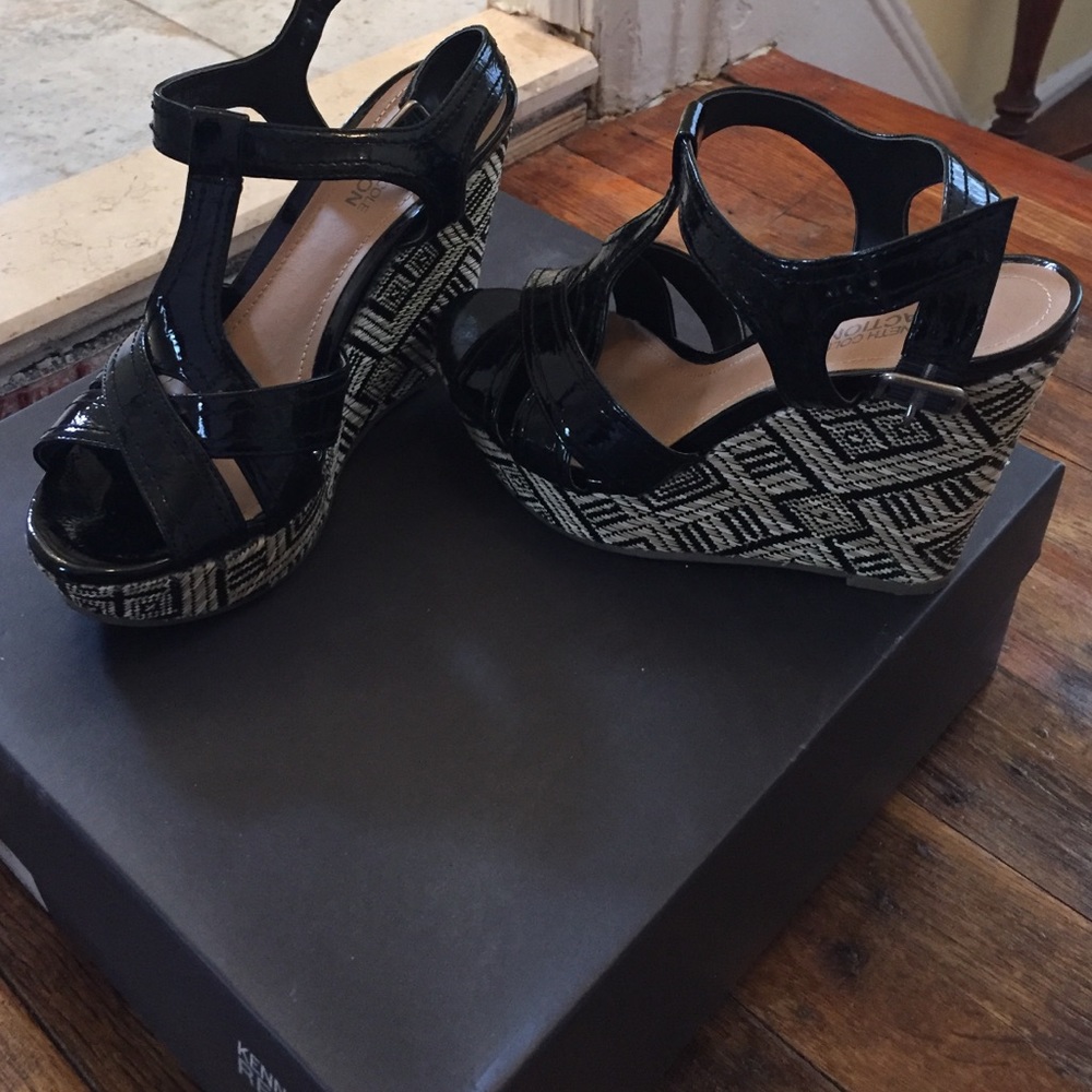 Black wedges