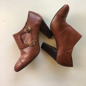 {Banana Republic} leather professional heals
