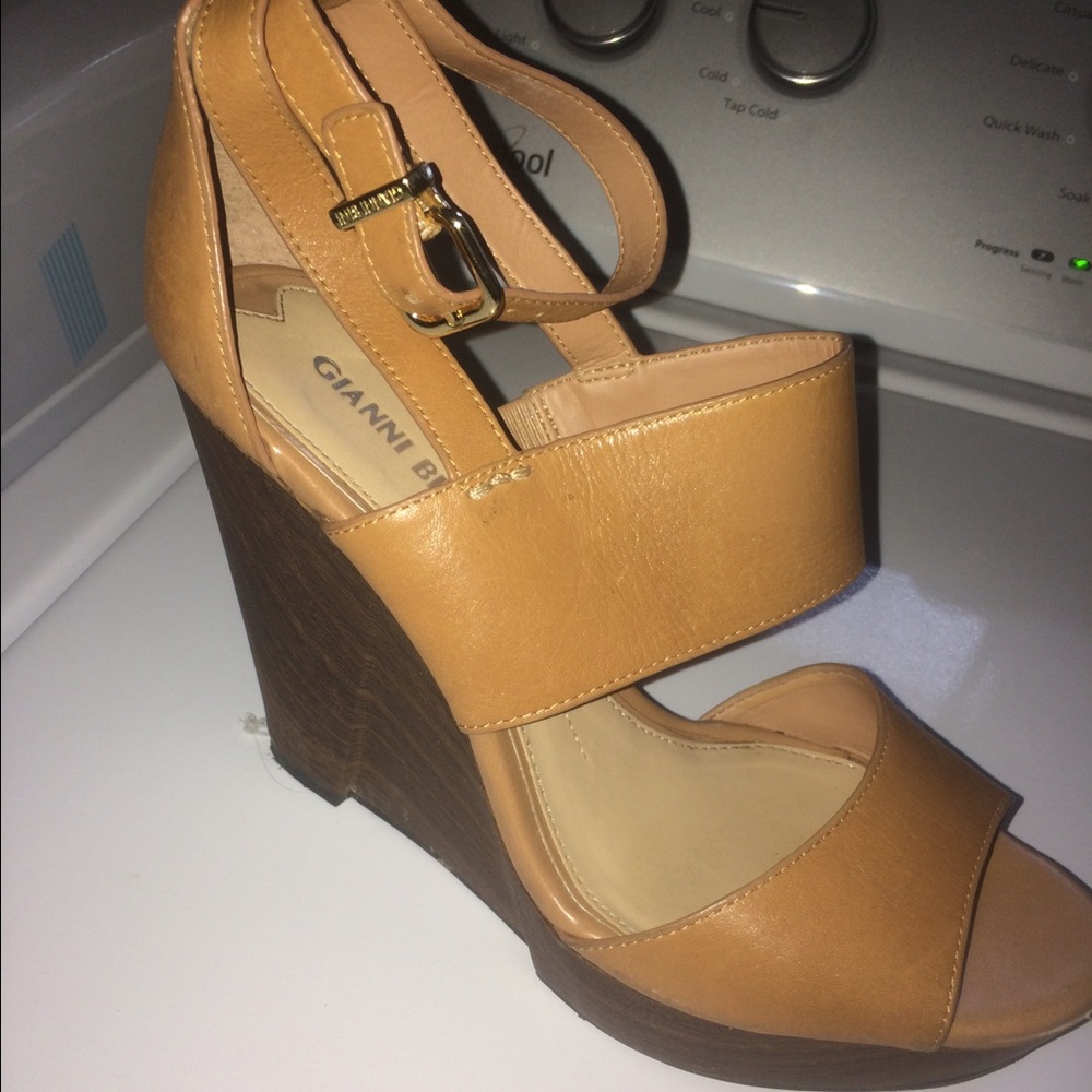 Gianni Bini Wooden Leather wedges size 8