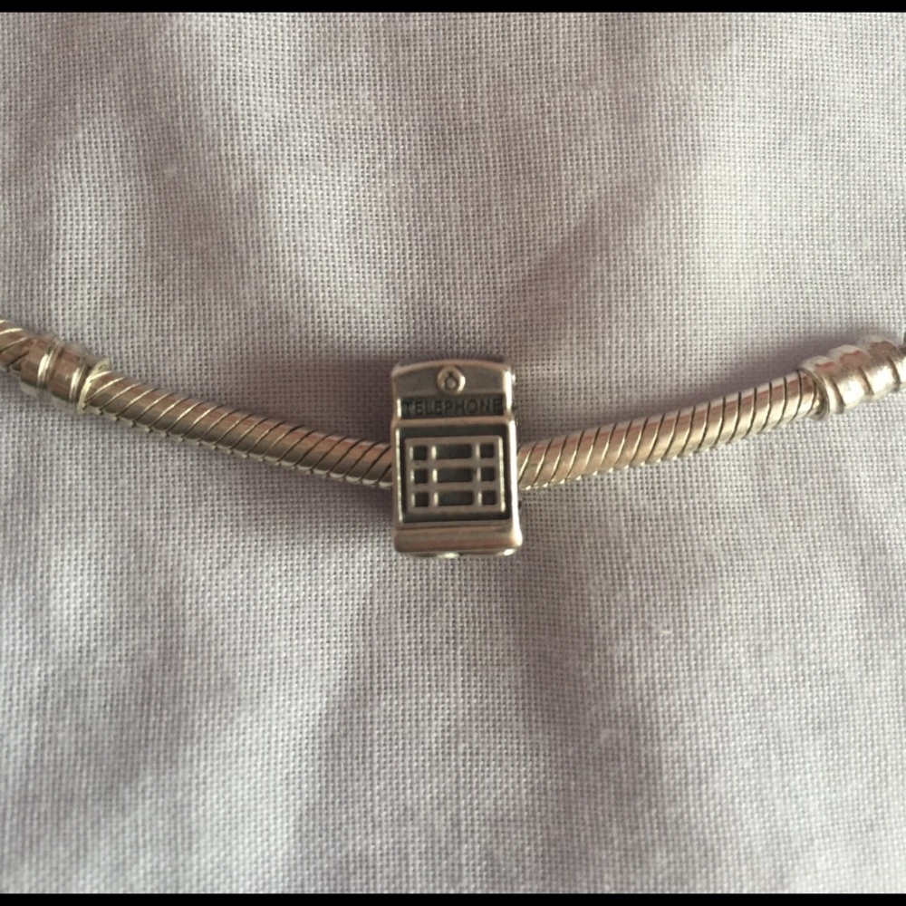 Pandora British telephone booth charm