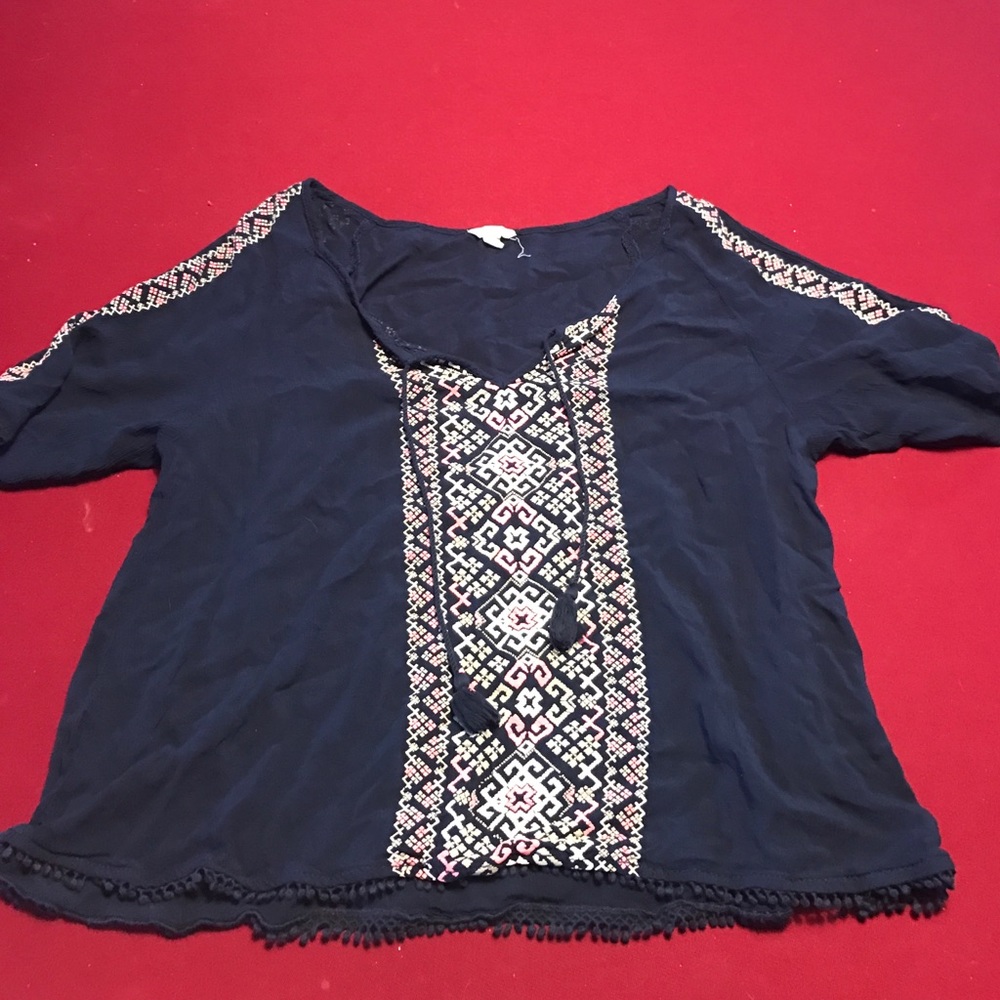 Open shoulder shirt