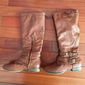 Brown tall boots❣
