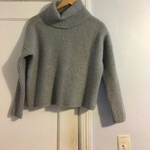 Turtle neck cropped sweater