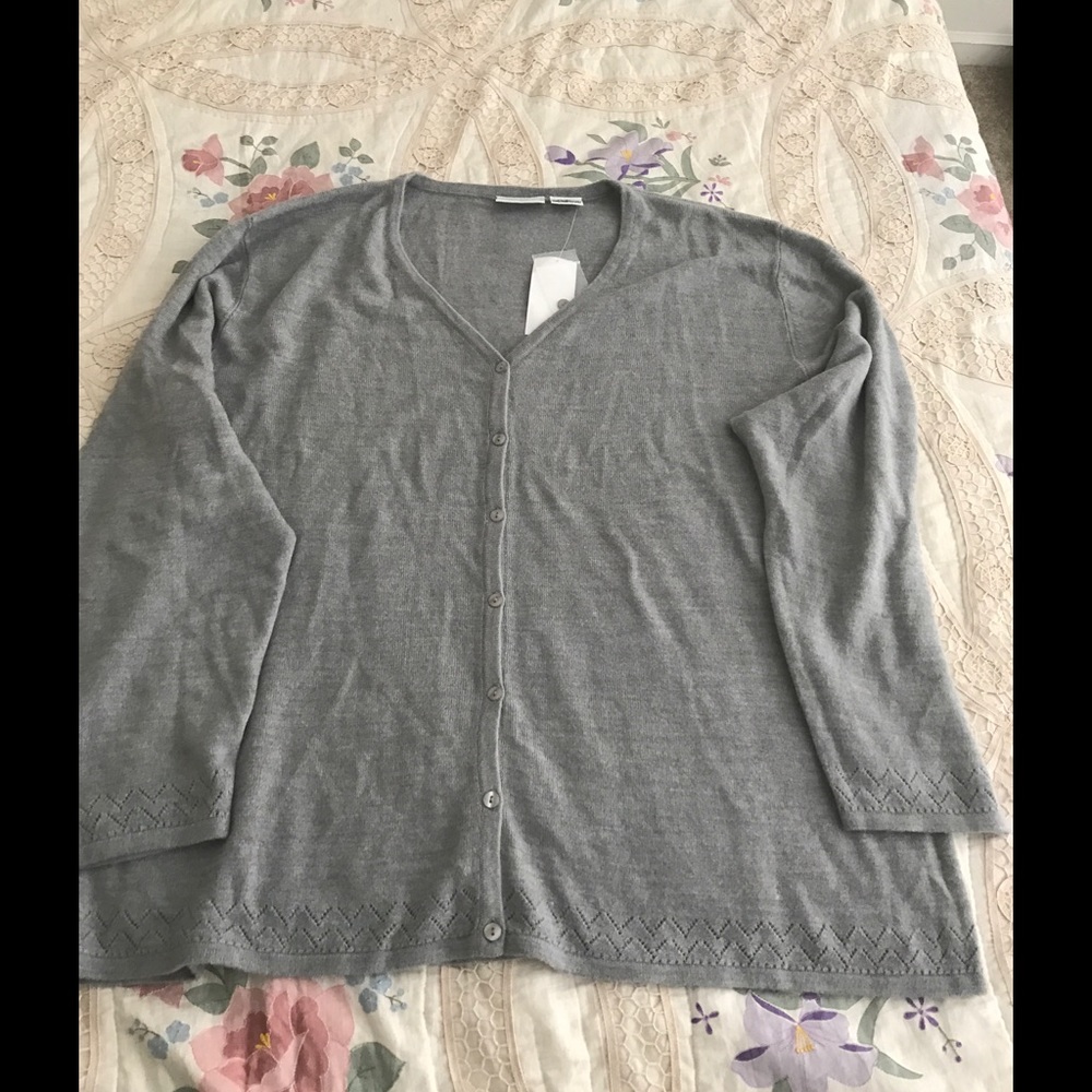 Gray sweater.  Very soft...size 22/24W