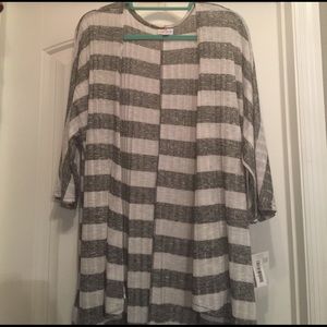 LuLaRoe white/grey Lindsay