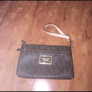 Michae Kors wristlet