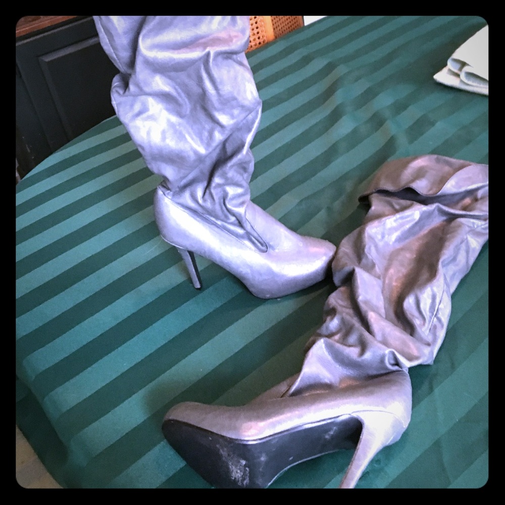 Rue 21 high heel boots.😍