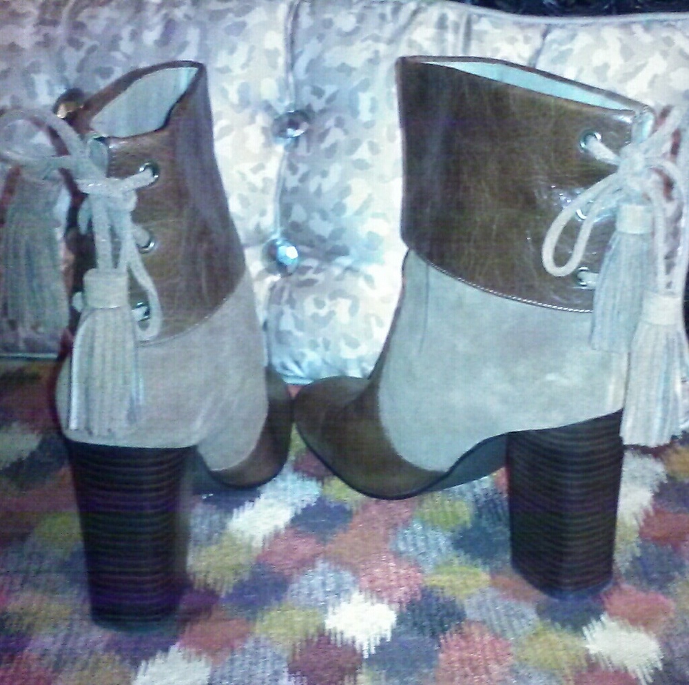 Boots - Picture 3 of 5