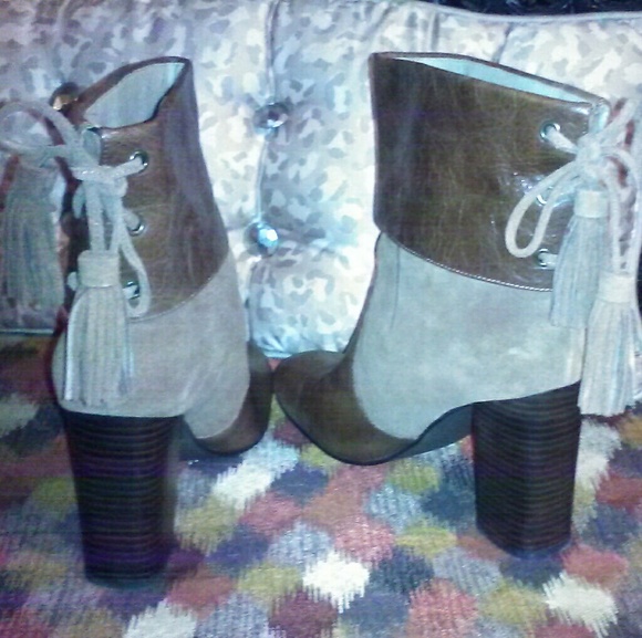 Boots - Picture 3 of 5