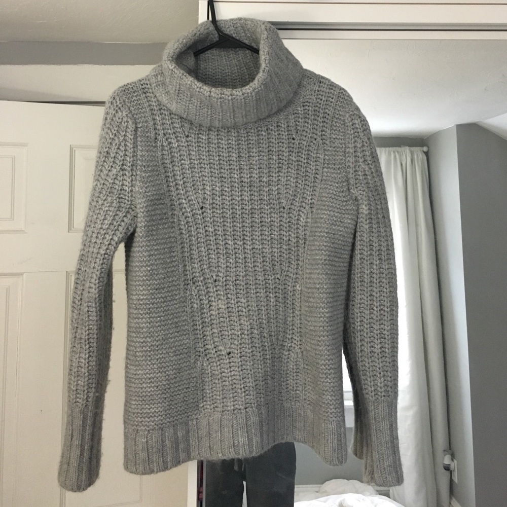 Banana Republic Turtle Neck - size S