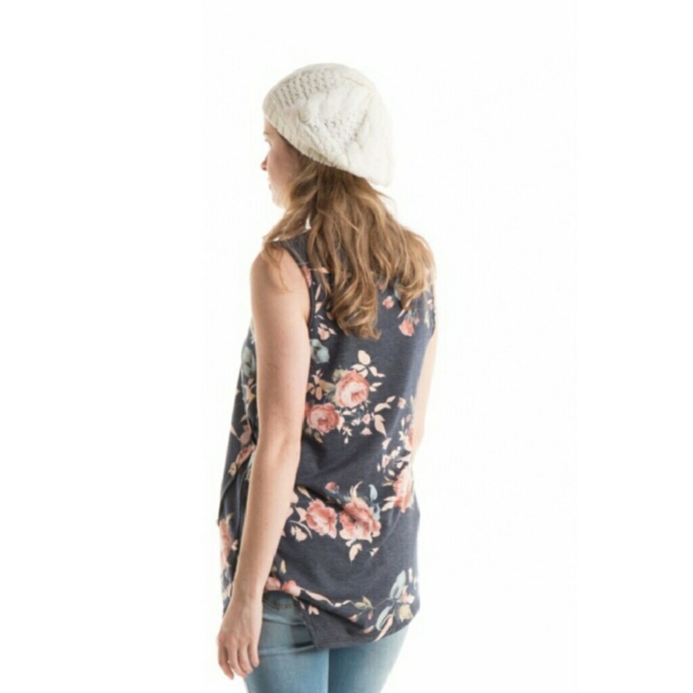 Sold out! Diagonal hem tank with buttons - Picture 3 of 5