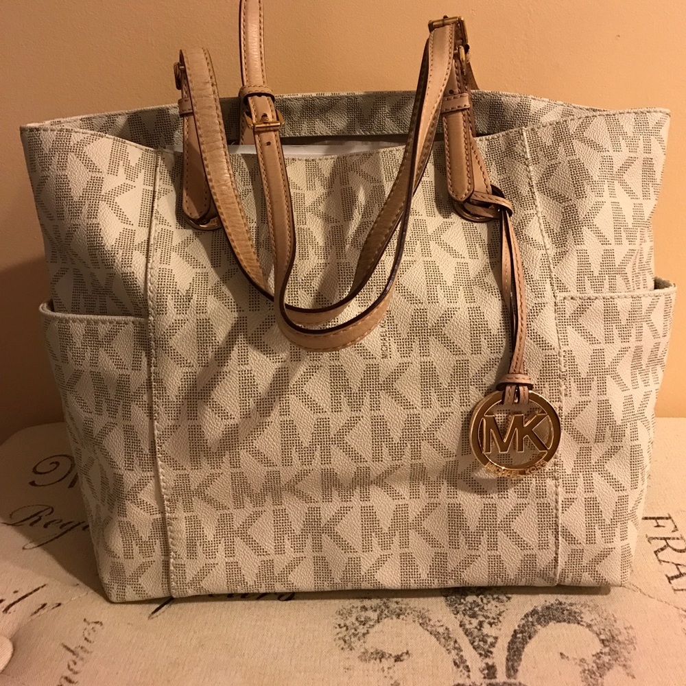 MIchael Kors pocketbook