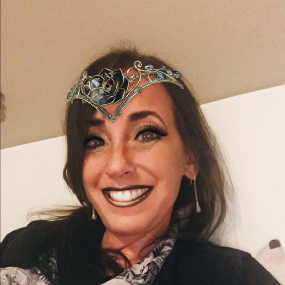 Meet your Posher, Adrianne - Picture 6 of 6