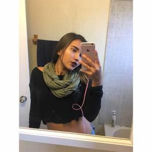 Meet your Posher, Crystal