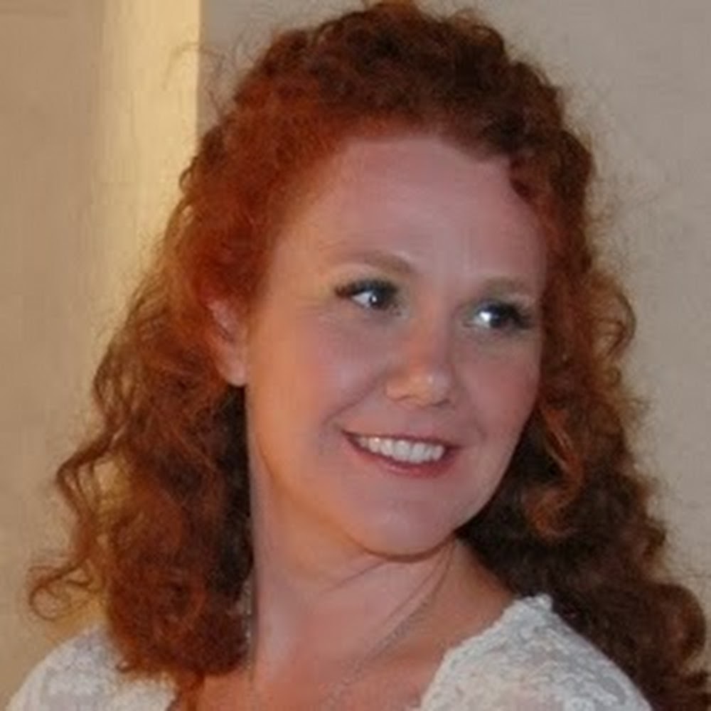 Meet your Posher, Lora