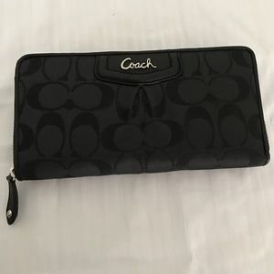 New Condition Signature Coach Zip Around Wallet