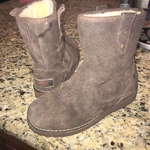 Uggs Children's Size 1 Waterproof Brown Boots