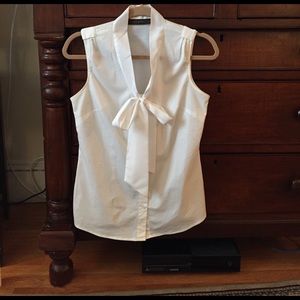 The Limited tie front sleeveless blouse
