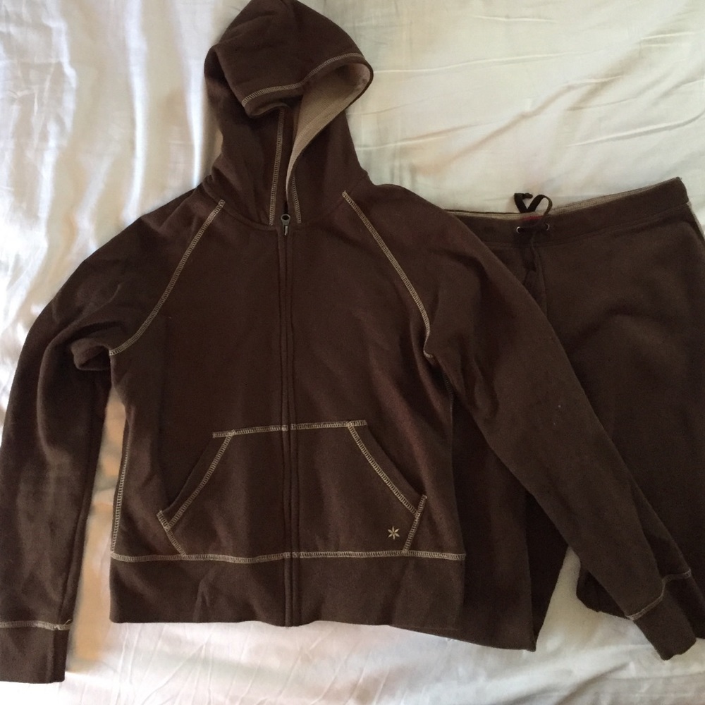 Brown fitted sweat suit