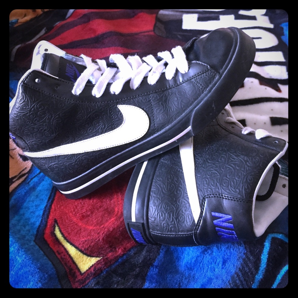 Nike high top tennis shoes