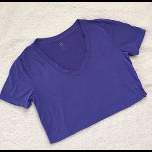 GapFit V-Neck Shirt