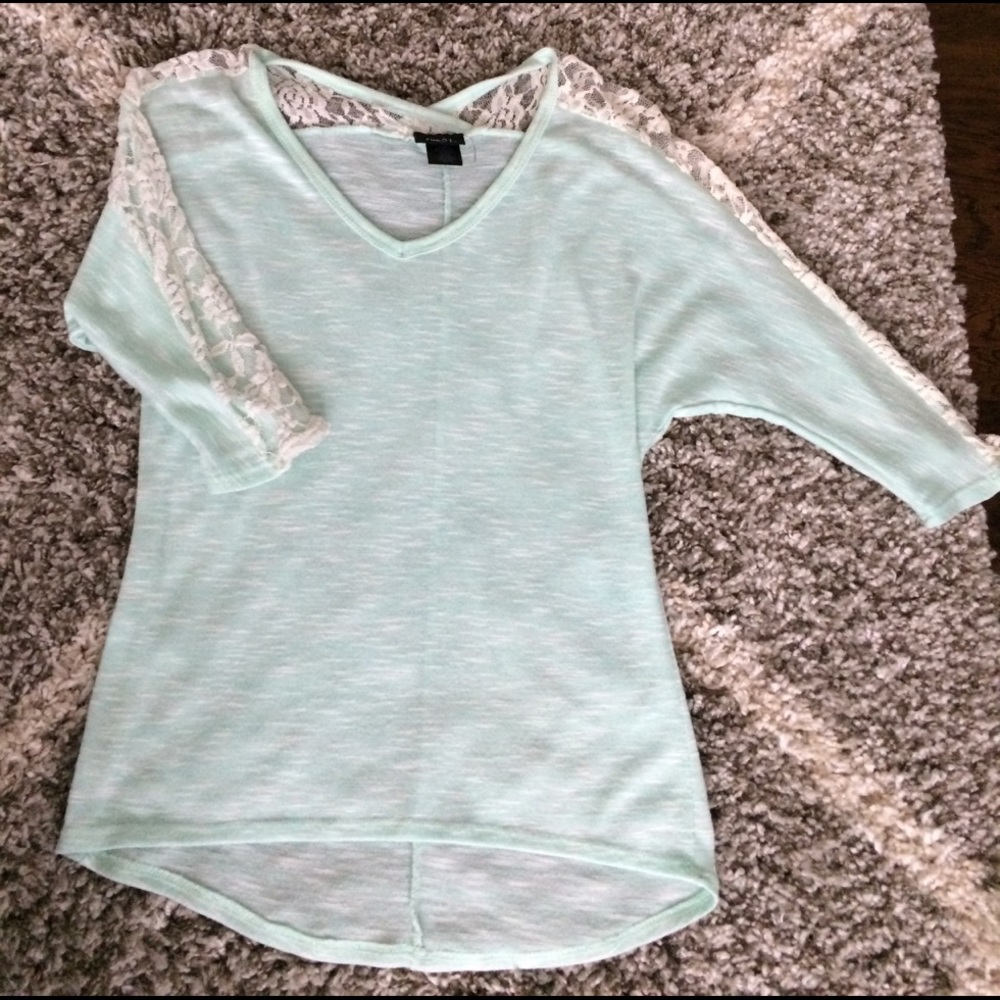 Quarter sleeve lace detail shirt