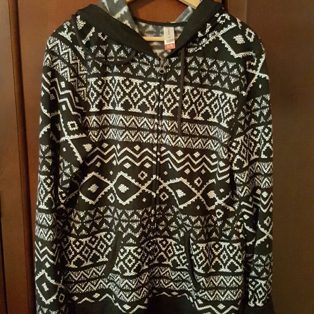 No Boundaries black and white zipper fleece