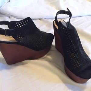 Black wedges