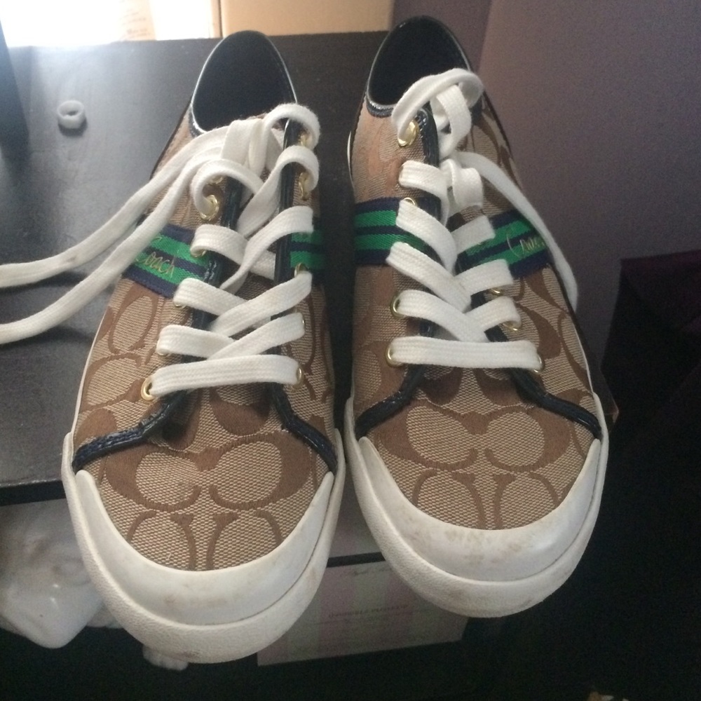 Coach sneaks size 7