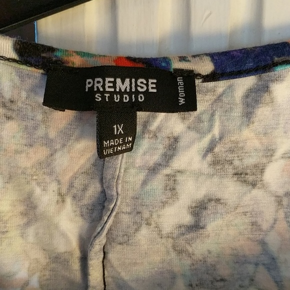 Top - Picture 2 of 4