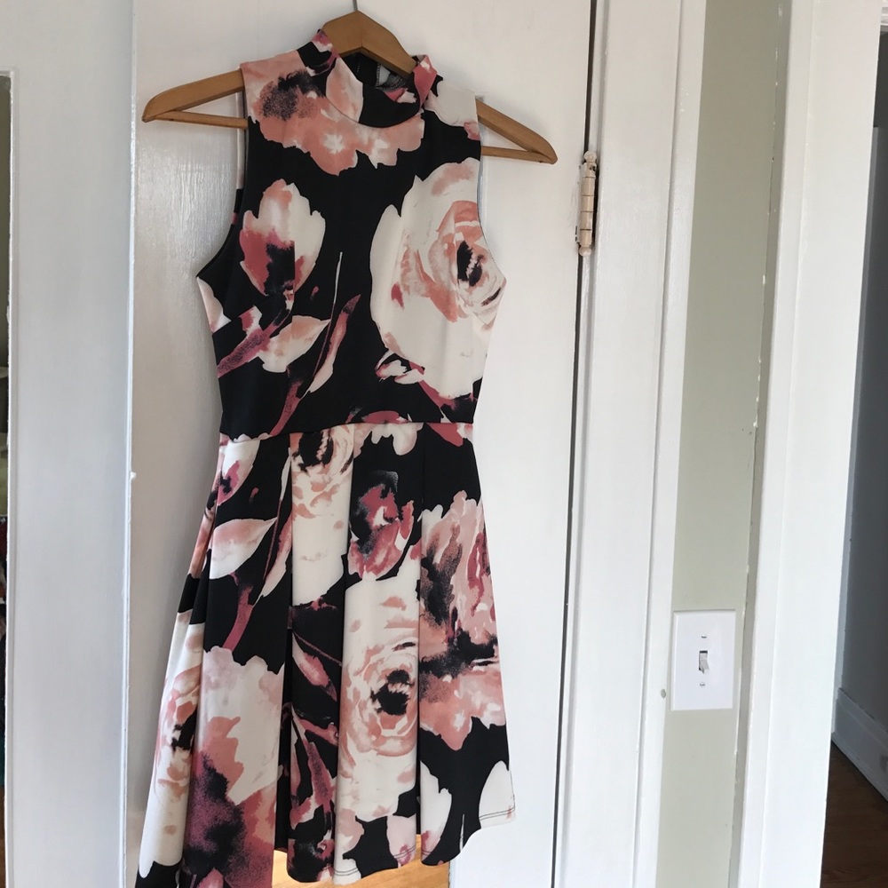 Floral Mock Neck Dress Small