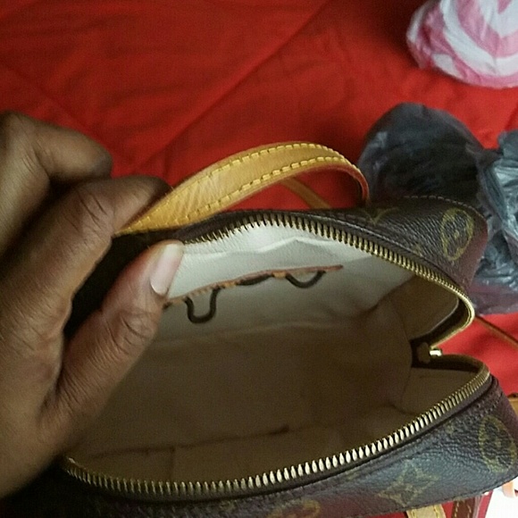 Authentic Louis Vuitton Crossbody - Picture 3 of 8