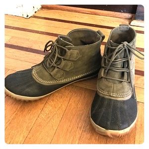 Sorel "out & about" boots, sz 8 (fit more like 7)