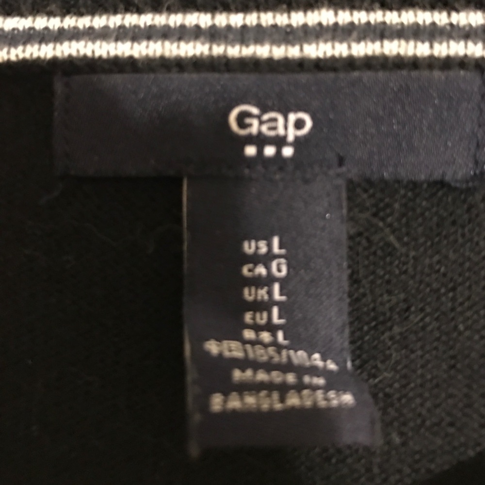 🎉HP🎉 GAP Men's V-Neck - Picture 2 of 2