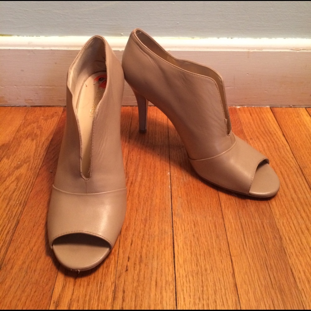 Nine West nude heels