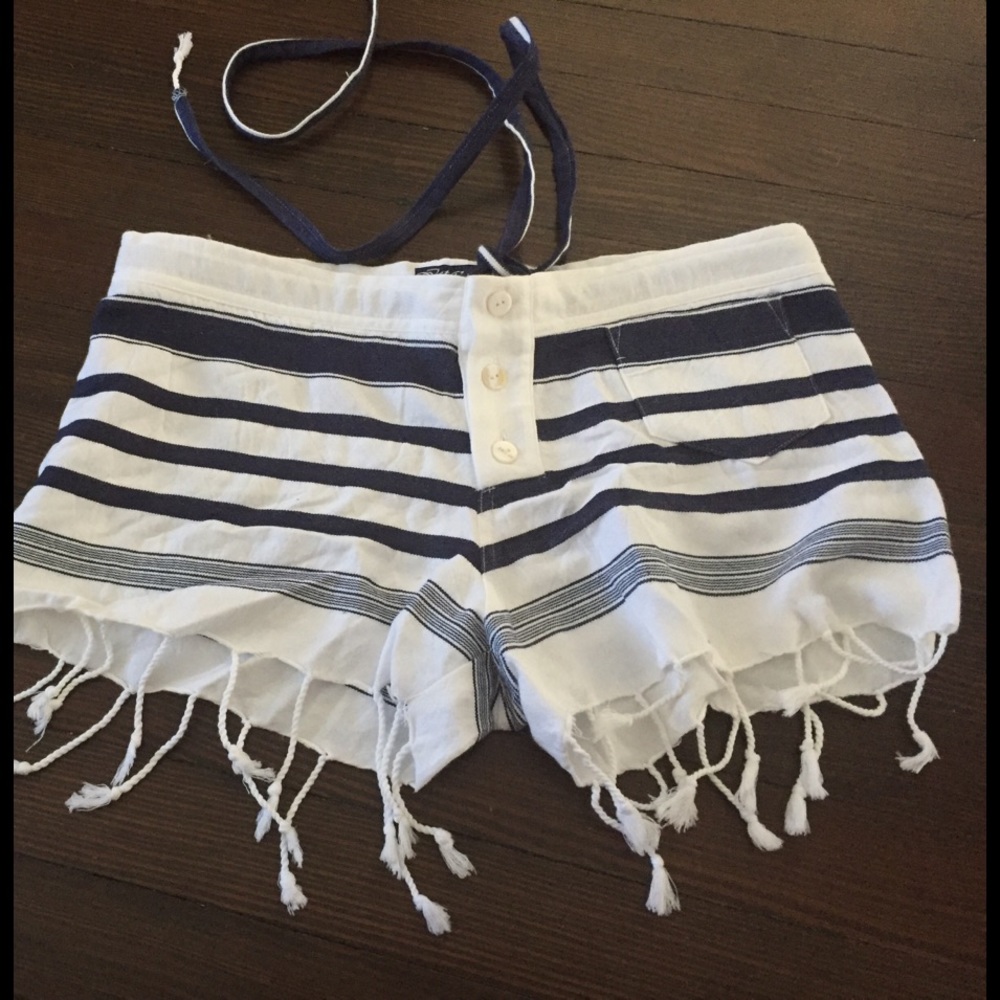 Istanbuleros navy and white stripe shorts