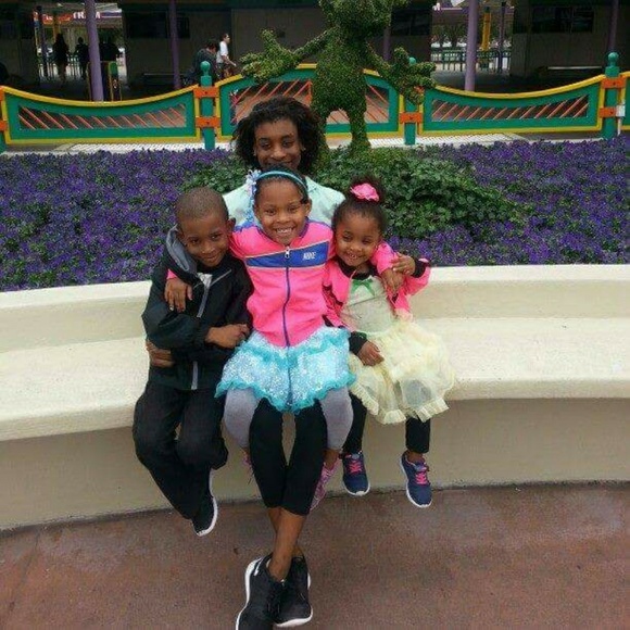 Meet your Posher, Tracee - Picture 1 of 1