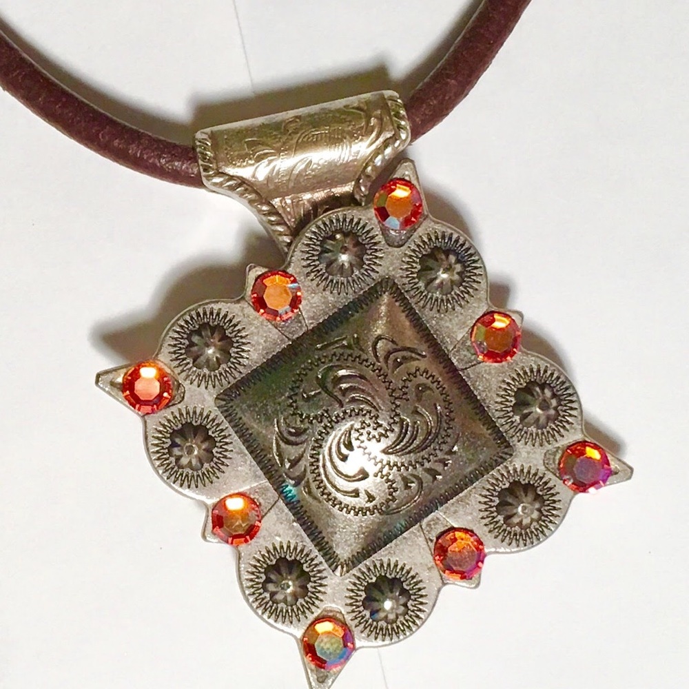 💐TRIGG LEATHER CONCHO PENDANT & LEATHER NECKLACE