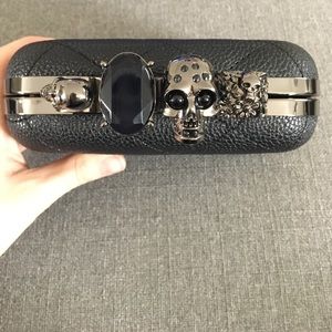 Black cutch with ring grips