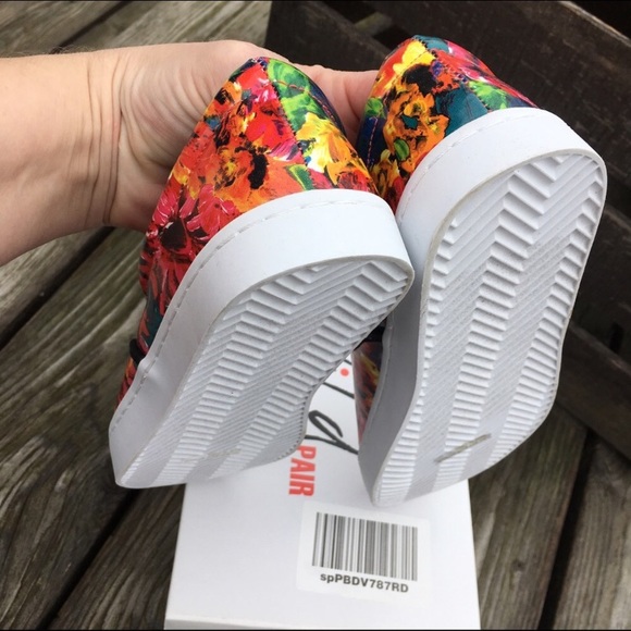 Wild Pair Floral Vinyl Loafers! NEW! - Picture 2 of 6