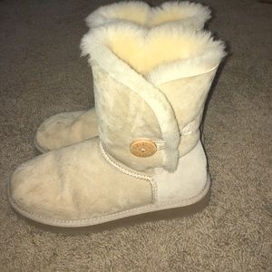 Ugg Bailey Button short- Sand