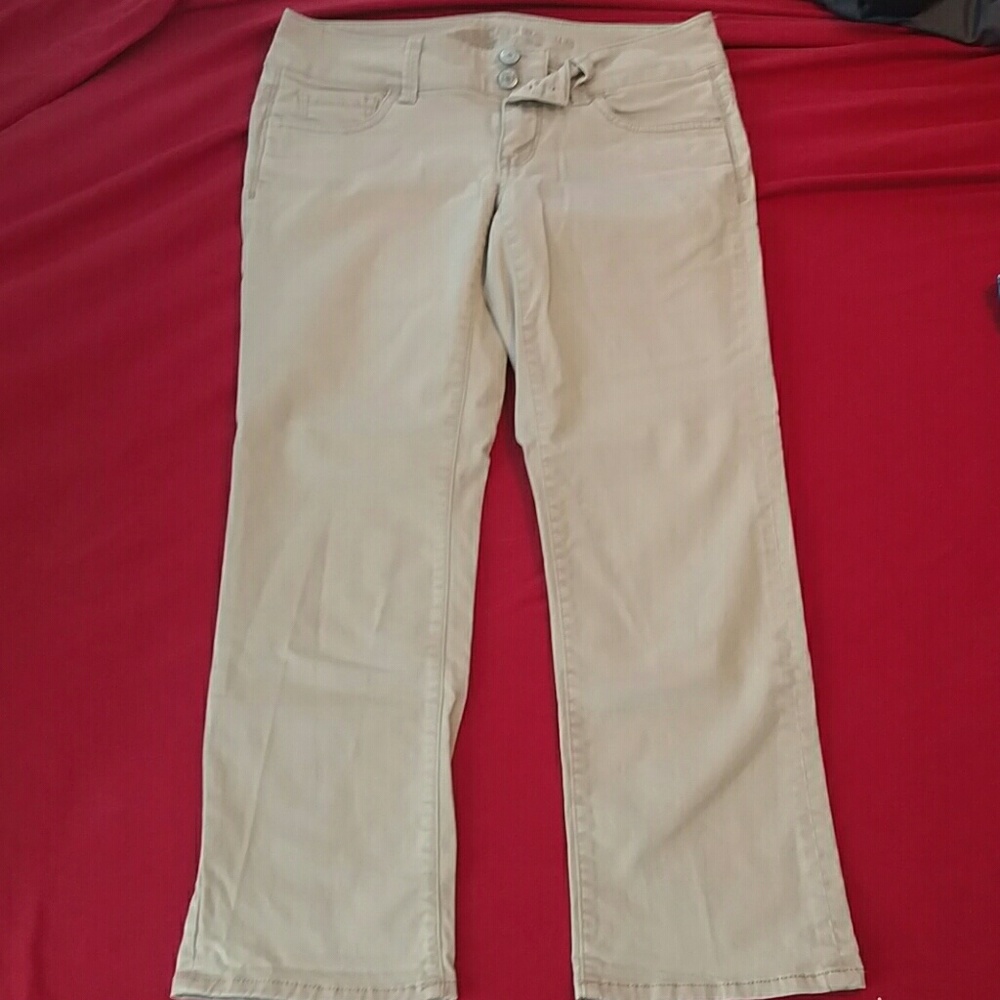 American Eagle khaki capris