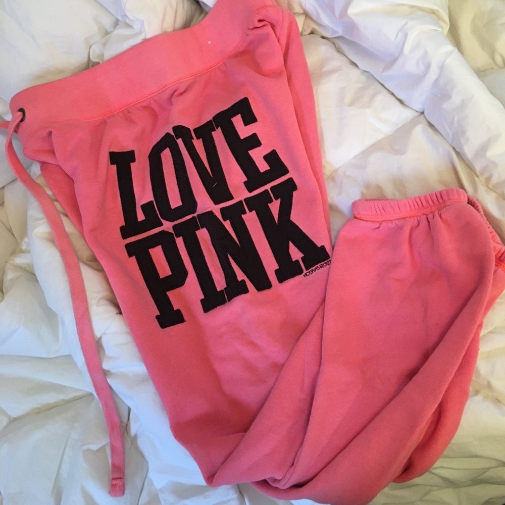 PINK VICTORIAS SECRET SWEATPANTS