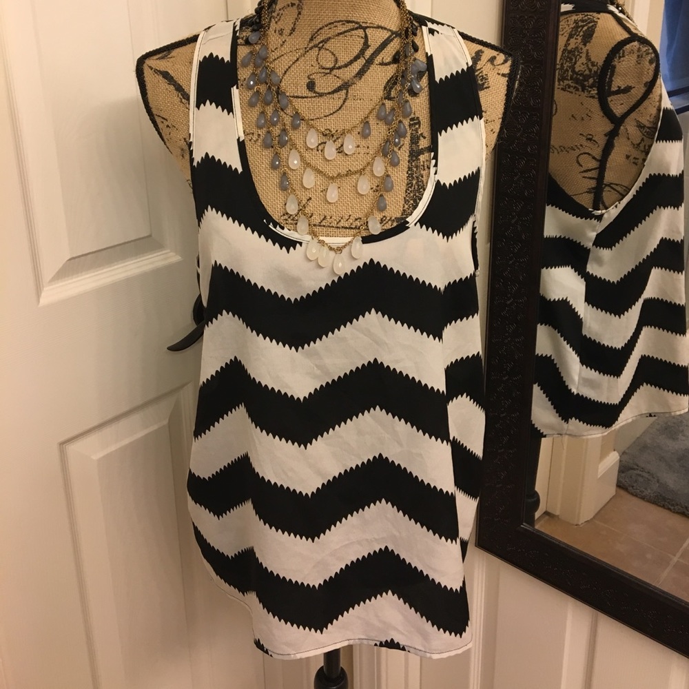 Black and white chevron racerback hi-lo tank top L