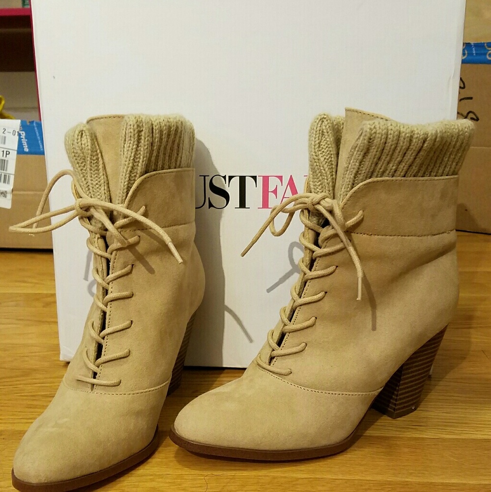 Boots with sweater cuffs