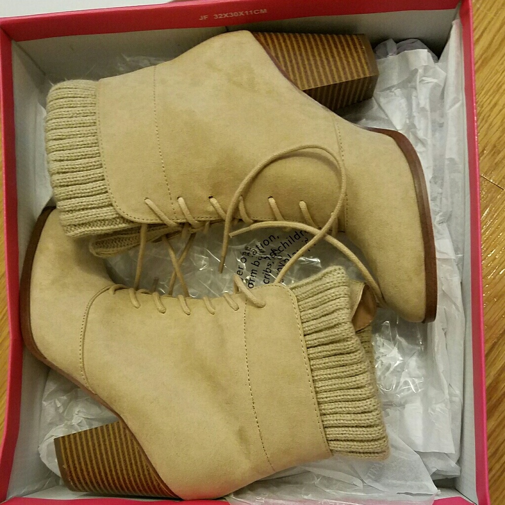 Boots with sweater cuffs - Picture 3 of 3
