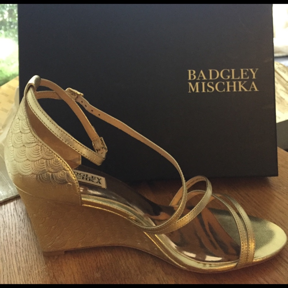 Didn't fit me! Bought them for a wedding. - Picture 2 of 6
